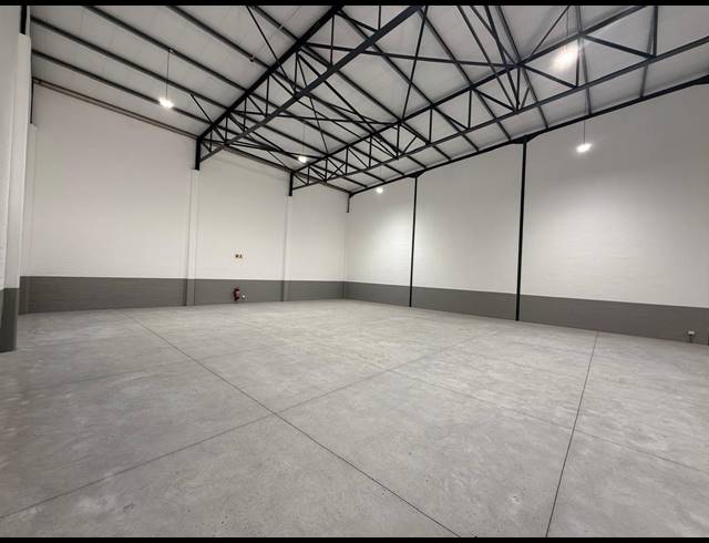 654M² WAREHOUSE TO LET IN STIKLAND INDUSTRIAL